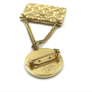 Chanel Brosche mit Goldplattierung im Taschenmotiv