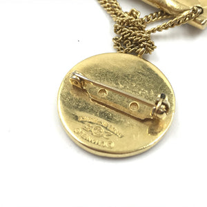 Chanel Brosche mit Goldplattierung im Taschenmotiv