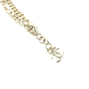Chanel Goldfarbene Herz-Choker-Halskette mit Logo