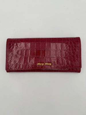 Miu Miu MIU MIU Geldbörse aus Leder mit Kroko-Prägung in Rosso