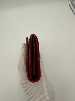 Miu Miu MIU MIU Geldbörse aus Leder mit Kroko-Prägung in Rosso