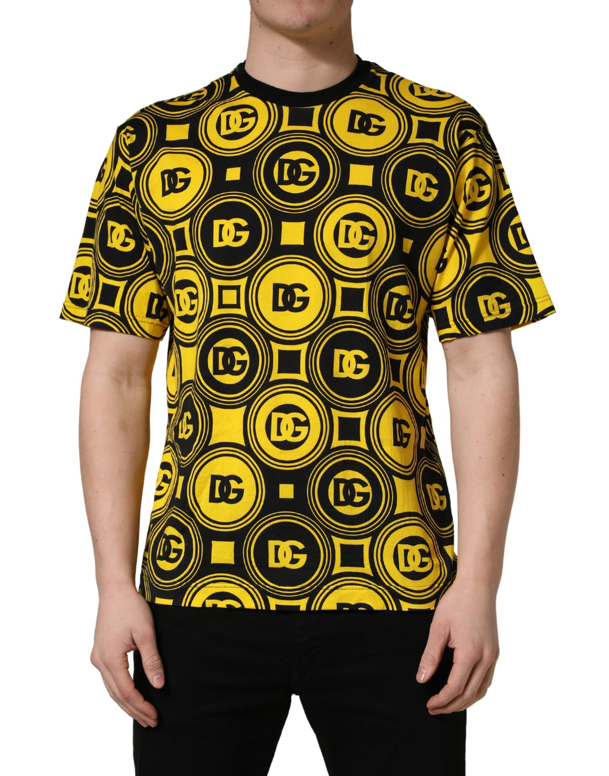 Invicta Gelb-schwarzes T-Shirt mit geometrischem Logo-Muster