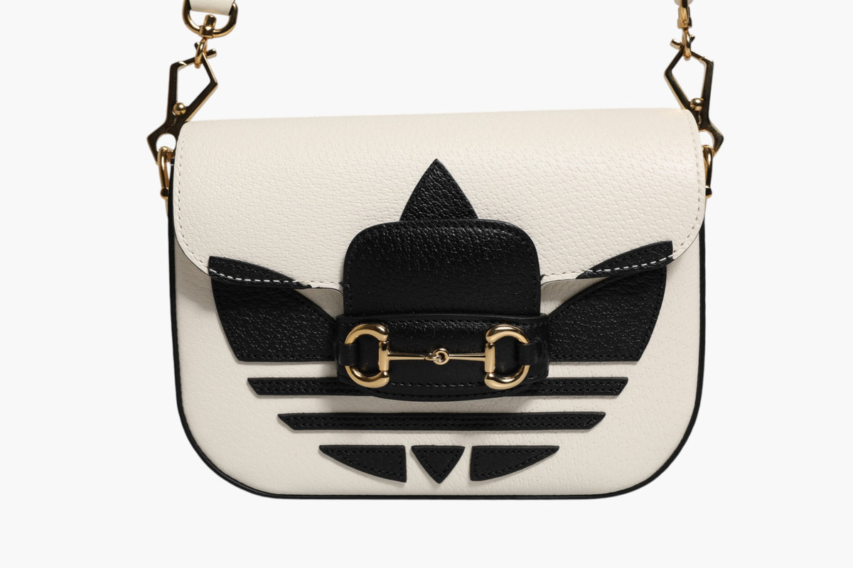 Gucci x Adidas Horsebit 1955 Schultertasche aus weißem und schwarzem Kalbsleder