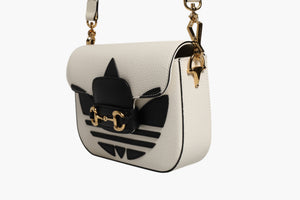 Gucci x Adidas Horsebit 1955 Schultertasche aus weißem und schwarzem Kalbsleder