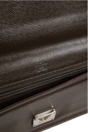 Louis Vuitton Belaia Clutch Taiga-Leder