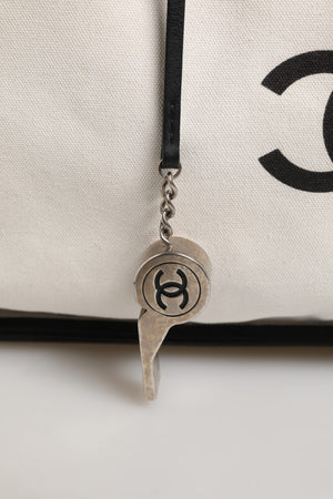 Chanel Damen Shopper Tote Bag aus weißem und schwarzem Canvas