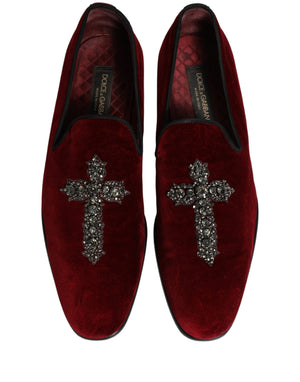 Dolce & Gabbana Bordeauxrote Wildleder-Slipper mit Kreuz-Applikation
