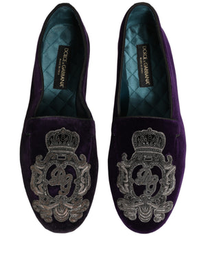 Dolce & Gabbana Lila Samt Loafer mit Kronenstickerei