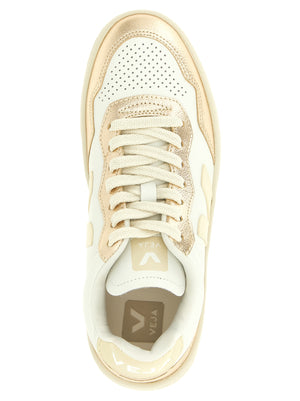 Veja Sneakers aus echtem Goldleder, niedrig geschnitten
