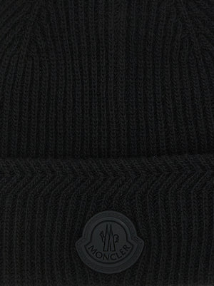 Moncler Schwarze Mütze aus reiner Schurwolle