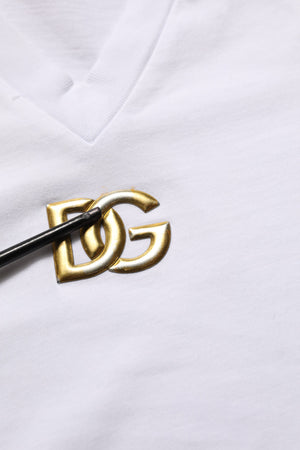 Dolce & Gabbana Weißes Baumwoll-T-Shirt mit goldenem DG-Logo und V-Ausschnitt