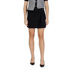 Only Schwarzer Minirock aus recyceltem Polyester