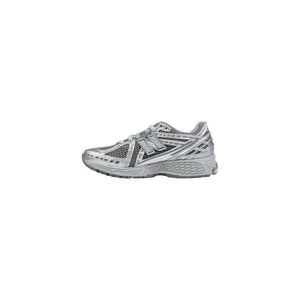 New Balance Silberne synthetische Sportsneakers