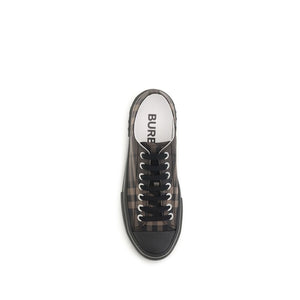 Burberry Braune Sneakers aus Polyamid