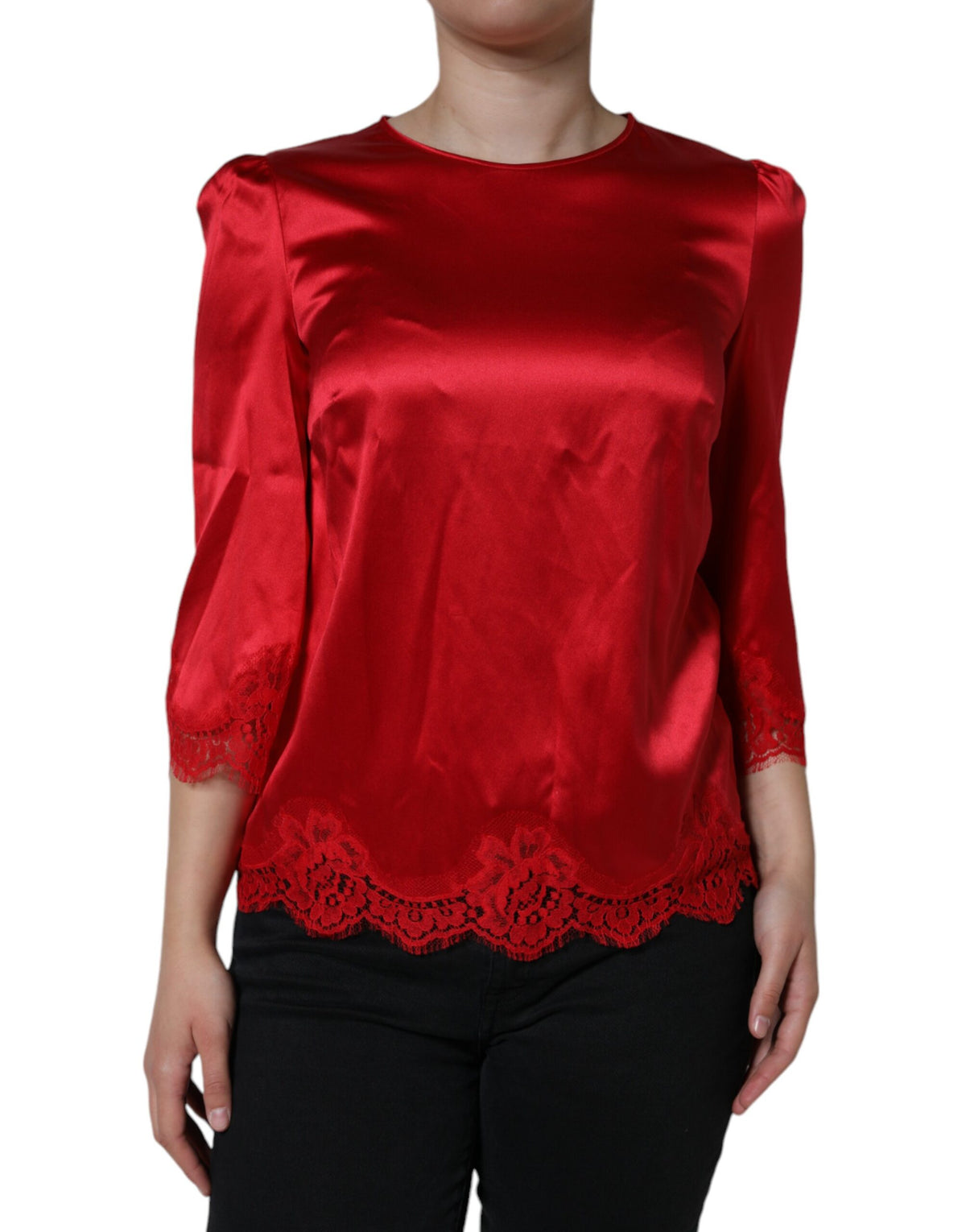 Dolce & Gabbana Rote Satinbluse mit Spitzenbesatz und Rundhalsausschnitt