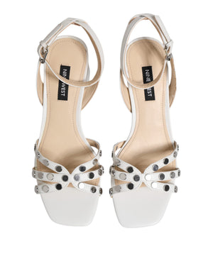 Nine West Weiße Blockabsatz-Sandalen mit Nieten und Wickelriemen Schuhe