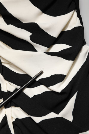Dolce & Gabbana Schwarzes, weißes Zebra-Viskose-Etui-Midikleid
